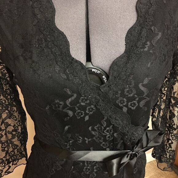 Uniform Petite Lace Cocktail Long Sleeve Top PM - Picture 2 of 5